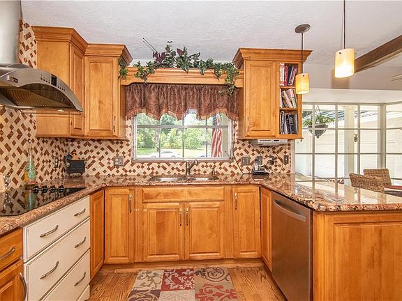 4th image of 2869 Glen Hollow Dr