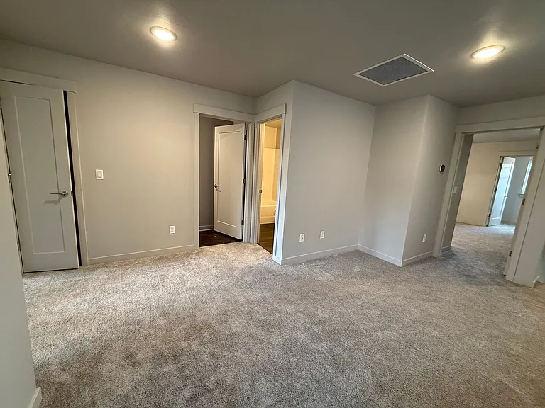 2366 NE Victor Pl — Photo 11