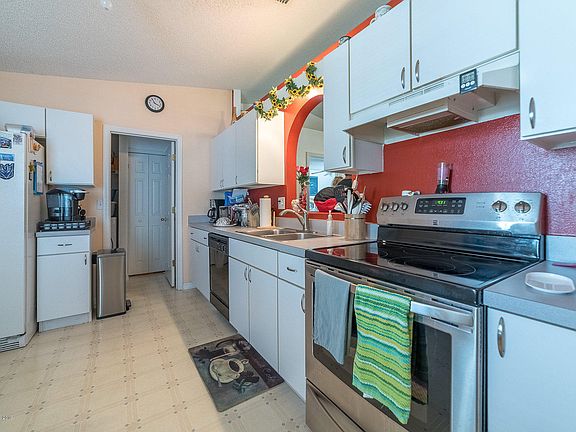 3rd image of 1211 Berryhill Dr
