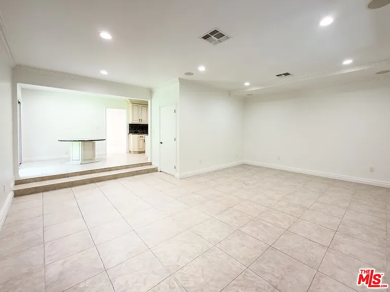 1094 Garden Ln — Photo 48