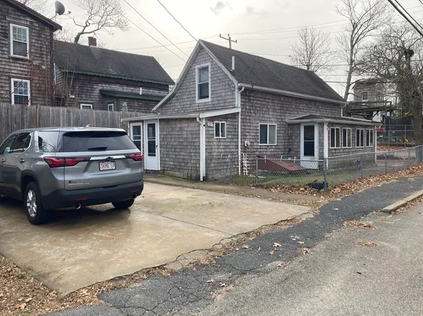 31 E Central Ave, Wareham, MA 02571