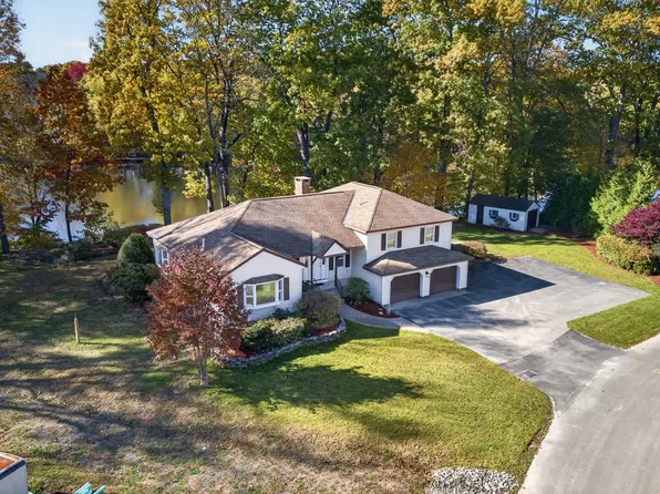 1 Atkinson Cir, Hudson, NH 03051