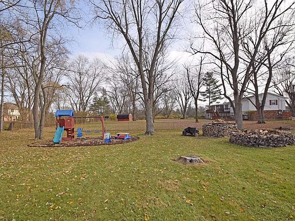4th image of 8432 Bluebird Dr