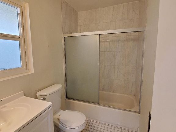 5th image of 5540 Mammoth Ave