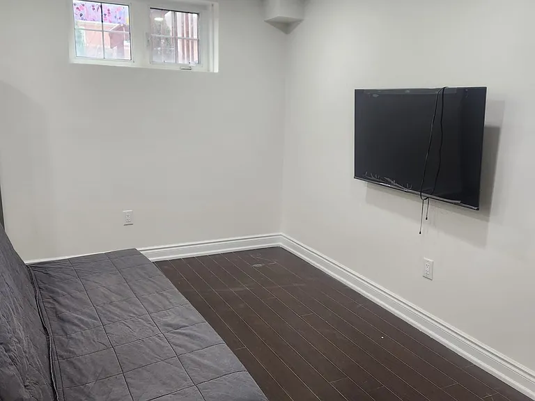 404 Nairn Cir #BASEMENT — Photo 4