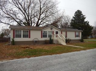 201 N Pine St, Good Hope, IL 61438
