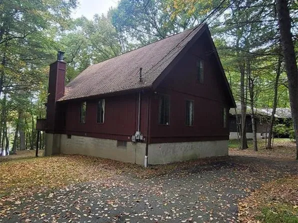110 Maple Dr, Shohola, PA 18458