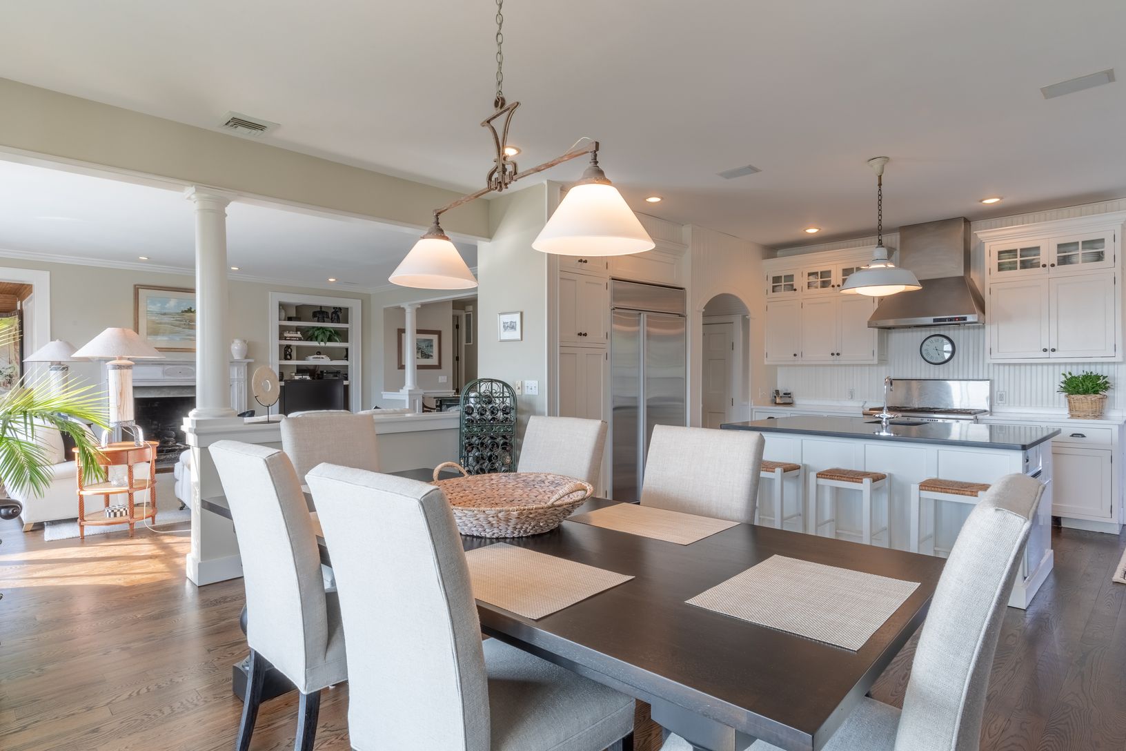  Eat-In Kitchen