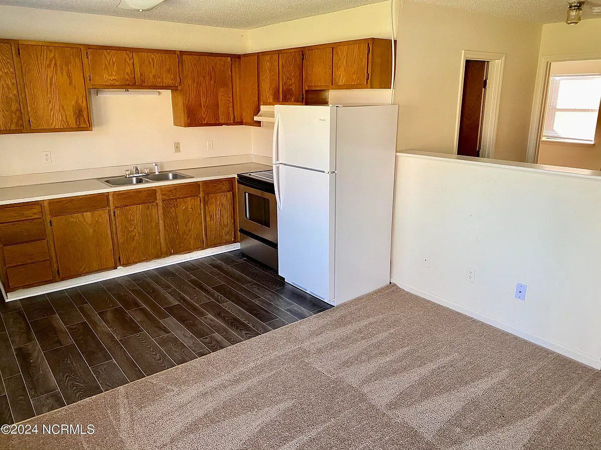 Building Photo - 1085 Cheyenne Ct #4