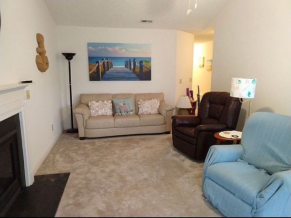5th image of 1606 E Oak Island Dr
