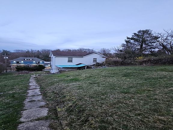 3rd image of 525 Lowry Ave