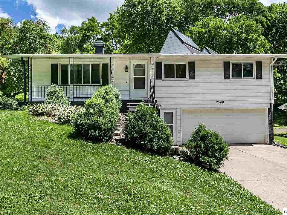 2540 N Grandview Ave, Dubuque, IA 52001 Zillow