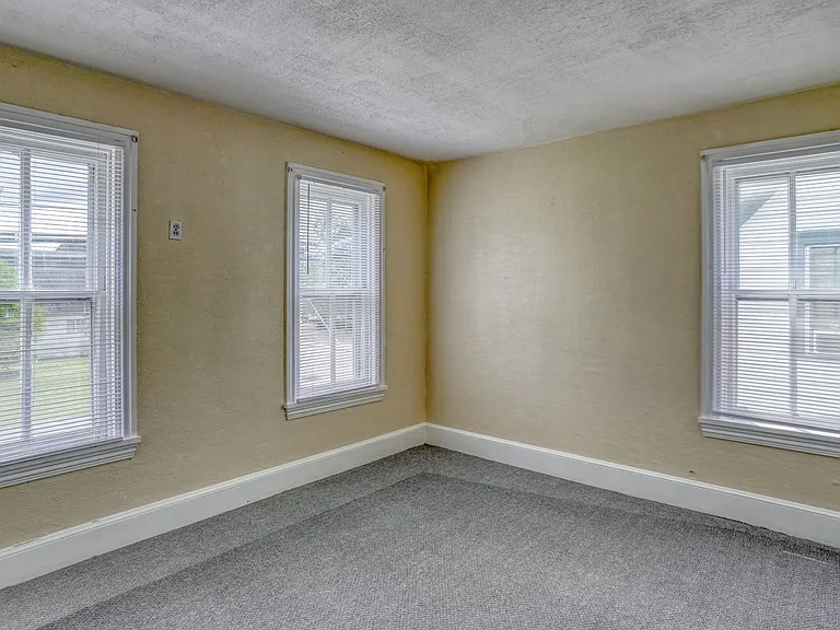 132 W Mount Vernon St — Photo 12