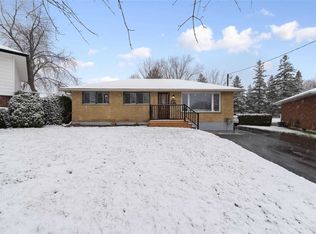 372 Garden Ct, Oshawa, ON L1J 3E4