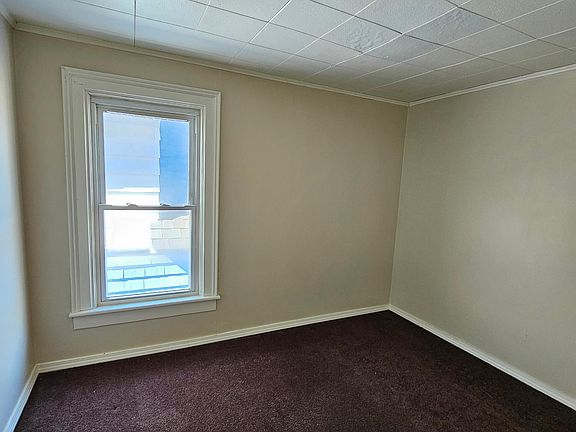 4th image of 1832 Ontario Ave