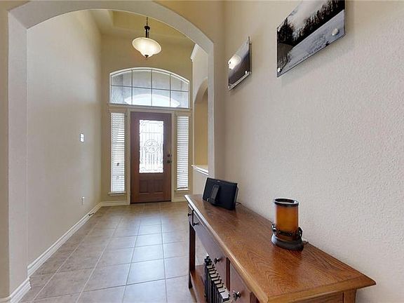 4th image of 3915 Scenic Trail Dr