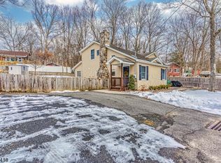 18 Crescent Rd, West Milford, NJ 07480