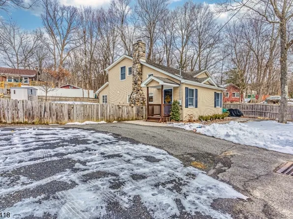 18 Crescent Rd, West Milford Twp., NJ 07480