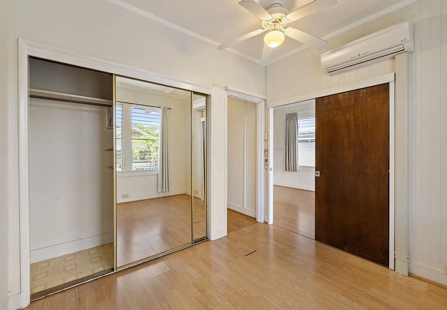 3-bedroom, 2-bath single-family home with a covered porch and parking. Ideally located near Diamo... — Photo 2