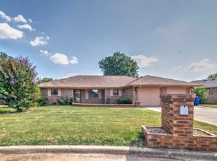 1922 Green Briar Cir, Duncan, OK 73533