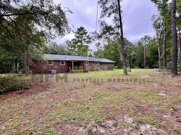 3 bed, 1.0 bath, 1596 sqft, $1,650 — Photo 4