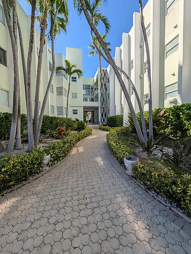 Montego Apartments Photo 1