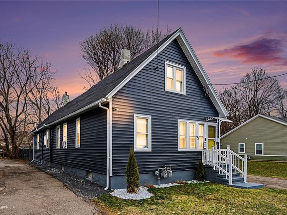 2nd image of 72 Bernard St