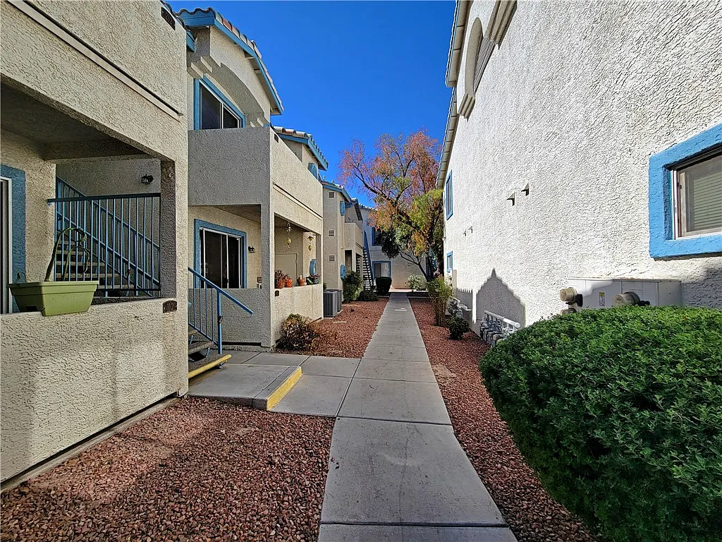 1 bed, 1.0 bath, 616 sqft, $950 — Photo 3