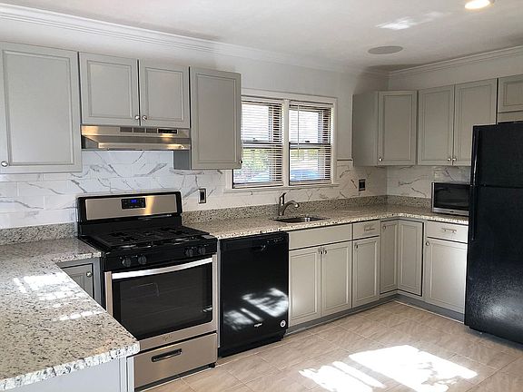4th image of 247 Magnolia Ave