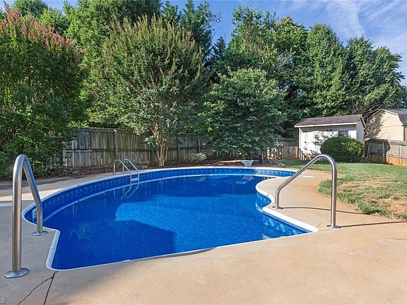 3rd image of 2307 Glen Meadow Dr