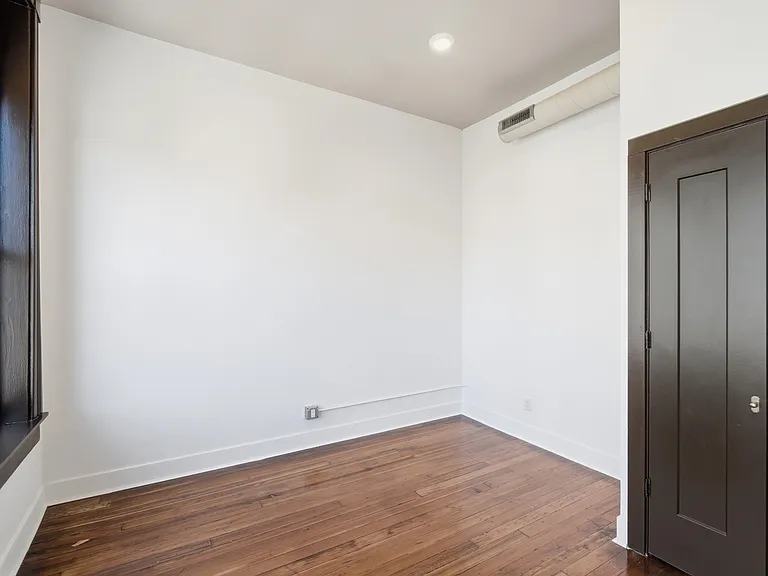 907 Main St #10 — Photo 14