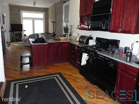 3rd image of 2533 W Chicago Ave