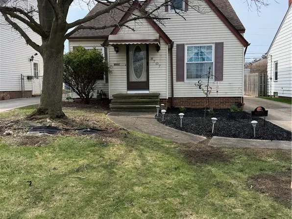 6707 Thornton Dr, Parma, OH 44129