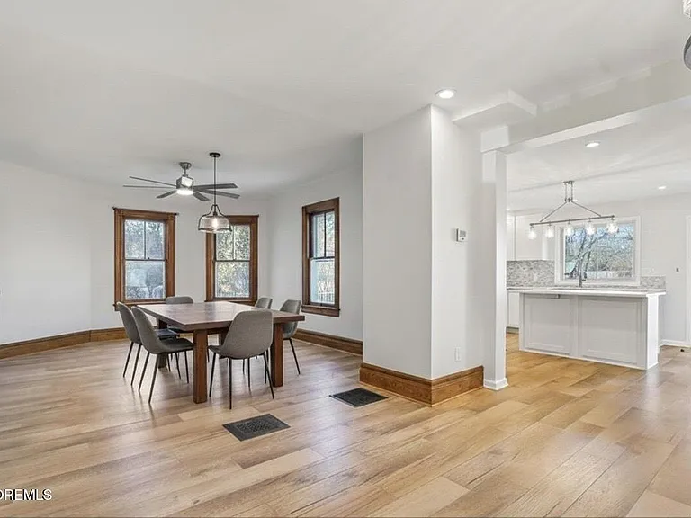 555 Cedar Ave — Photo 3