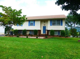391 Hillview Dr, Roanoke, VA 24019