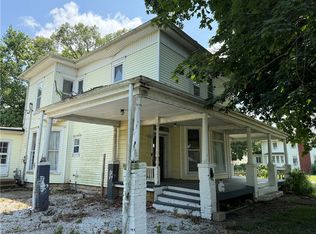 302 Maple St, Rossville, IL 60963