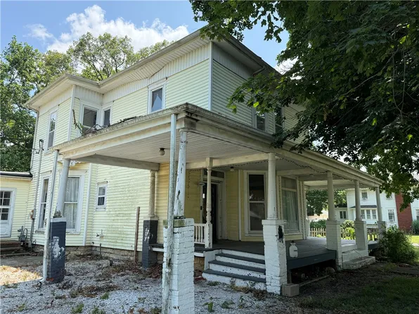 302 Maple St, Rossville, IL 60963