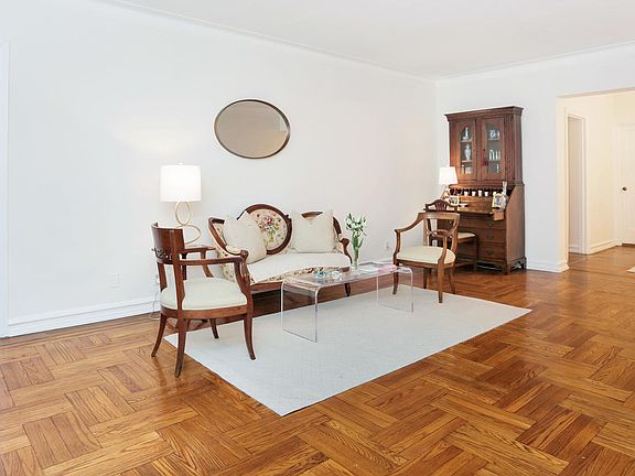 3rd image of 21 N Chatsworth Ave APT 4D