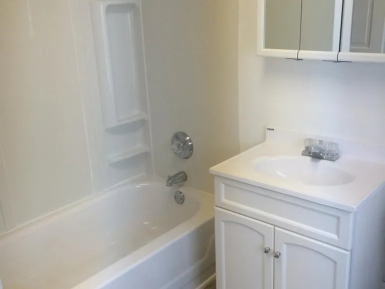 612 Locust St — Photo 9