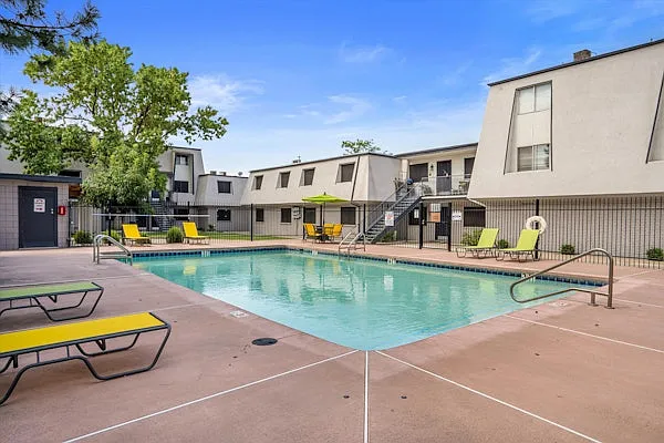Lexington Place Apartments