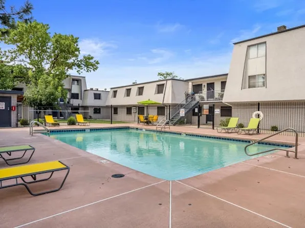 Lexington Place Apartments