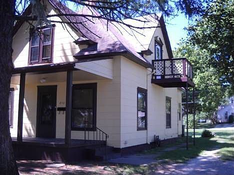 3rd image of 810 Harmon St