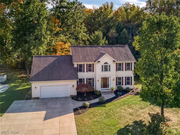 215 Cheltenham Ln, Munroe Falls, OH 44262