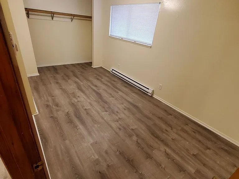 156 Manbrin Dr N — Photo 5