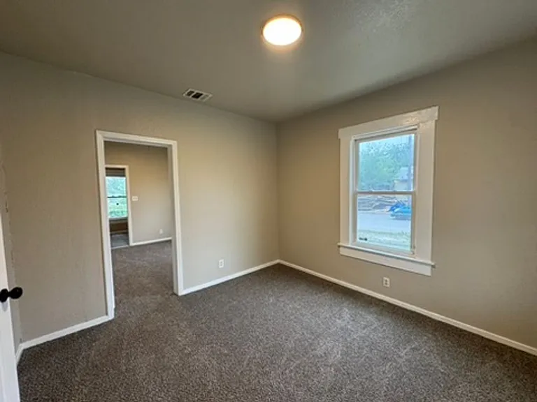 420 Clark Ave — Photo 13