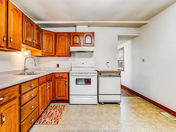 4th image of 46 Regina St