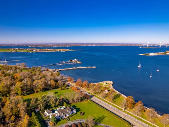 1B Harbor View Dr, Newport, RI 02840