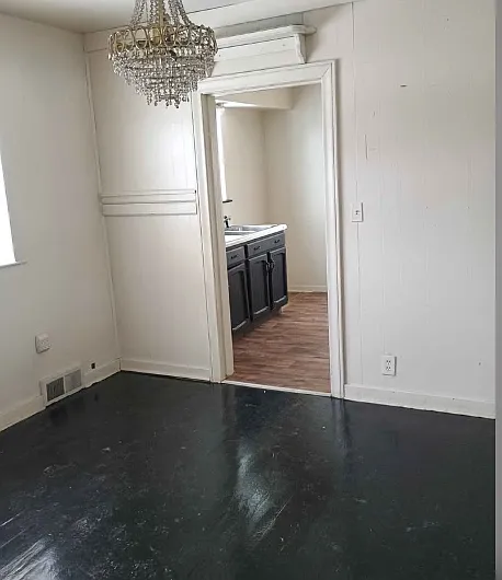 2503 Thayer St — Photo 4