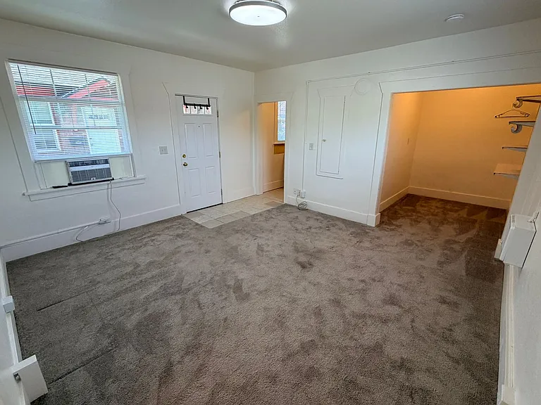 102 N Mission St — Photo 7