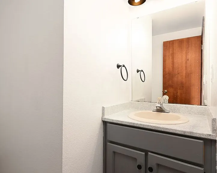 10705-10707 Des Moines Memorial Dr — Photo 12